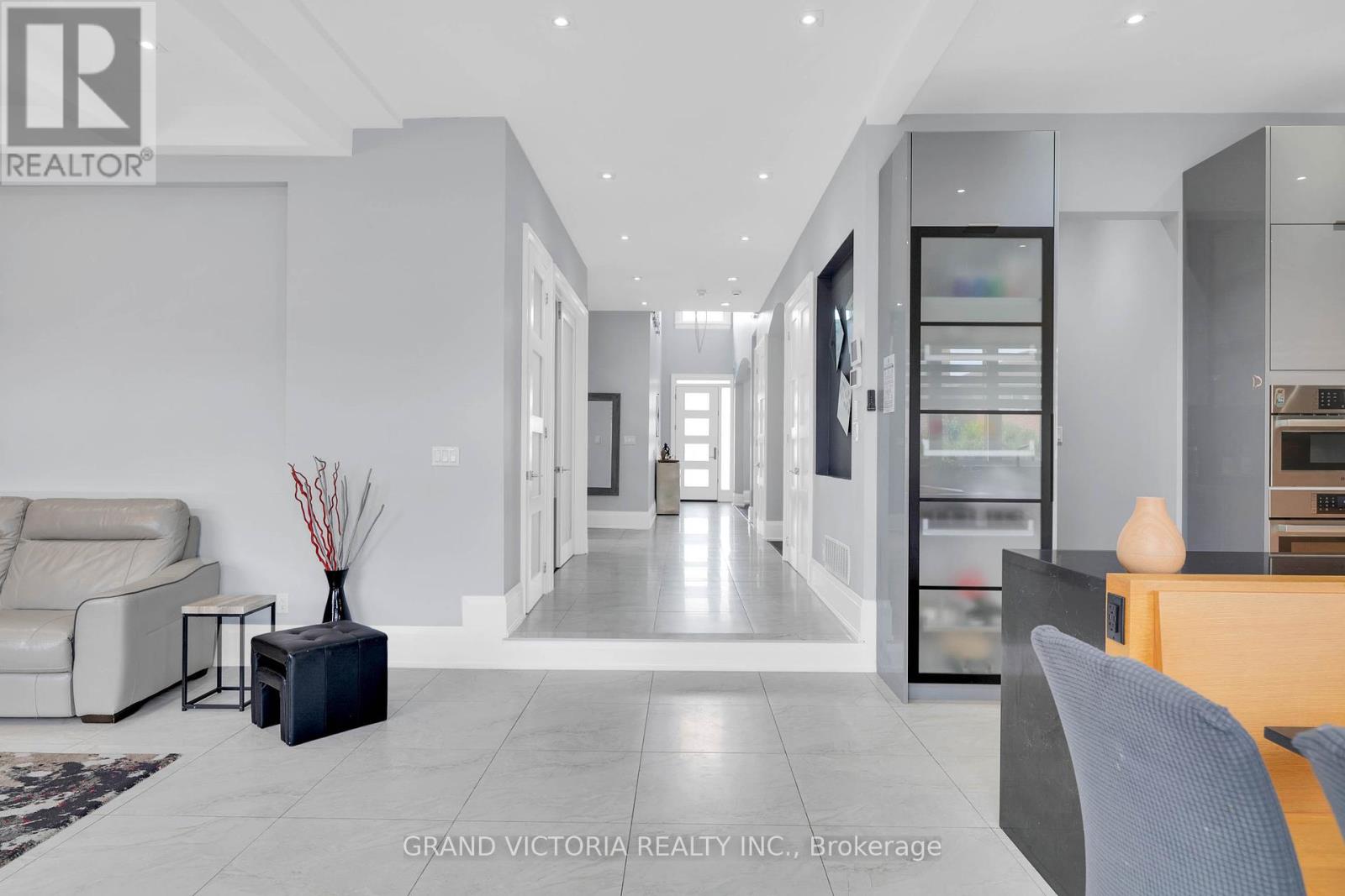 Photo 6 of 898 White Clover Way, Mississauga ON