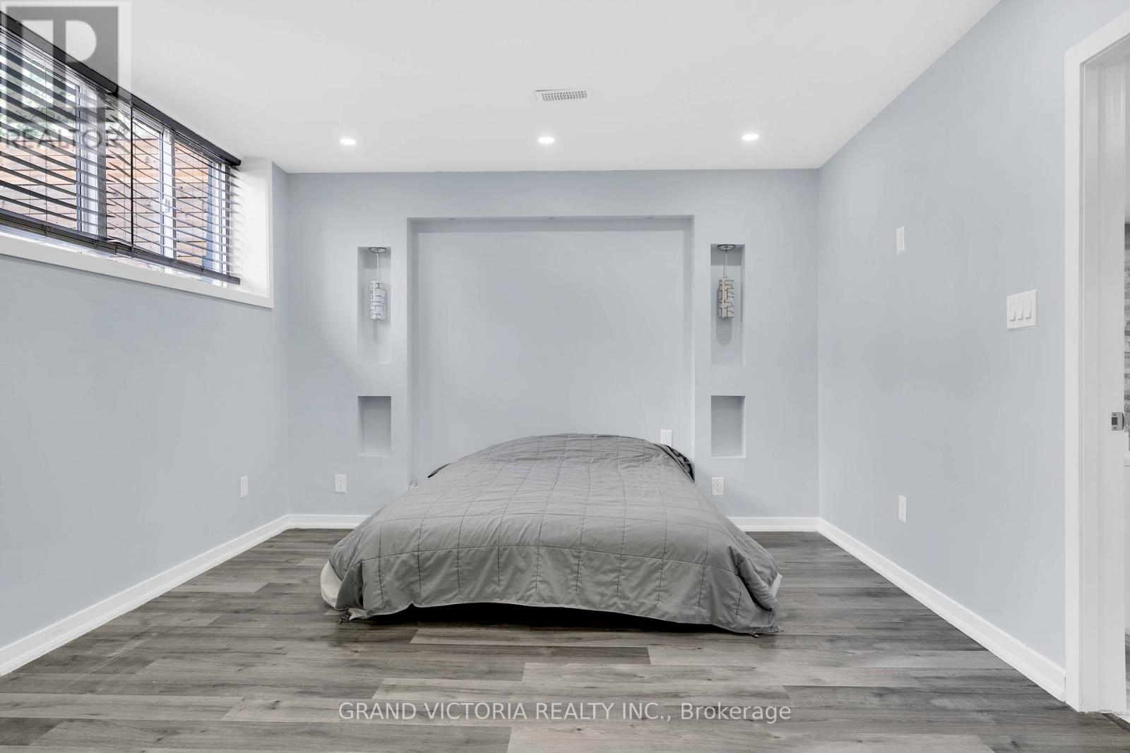 Photo 31 of 898 White Clover Way, Mississauga ON