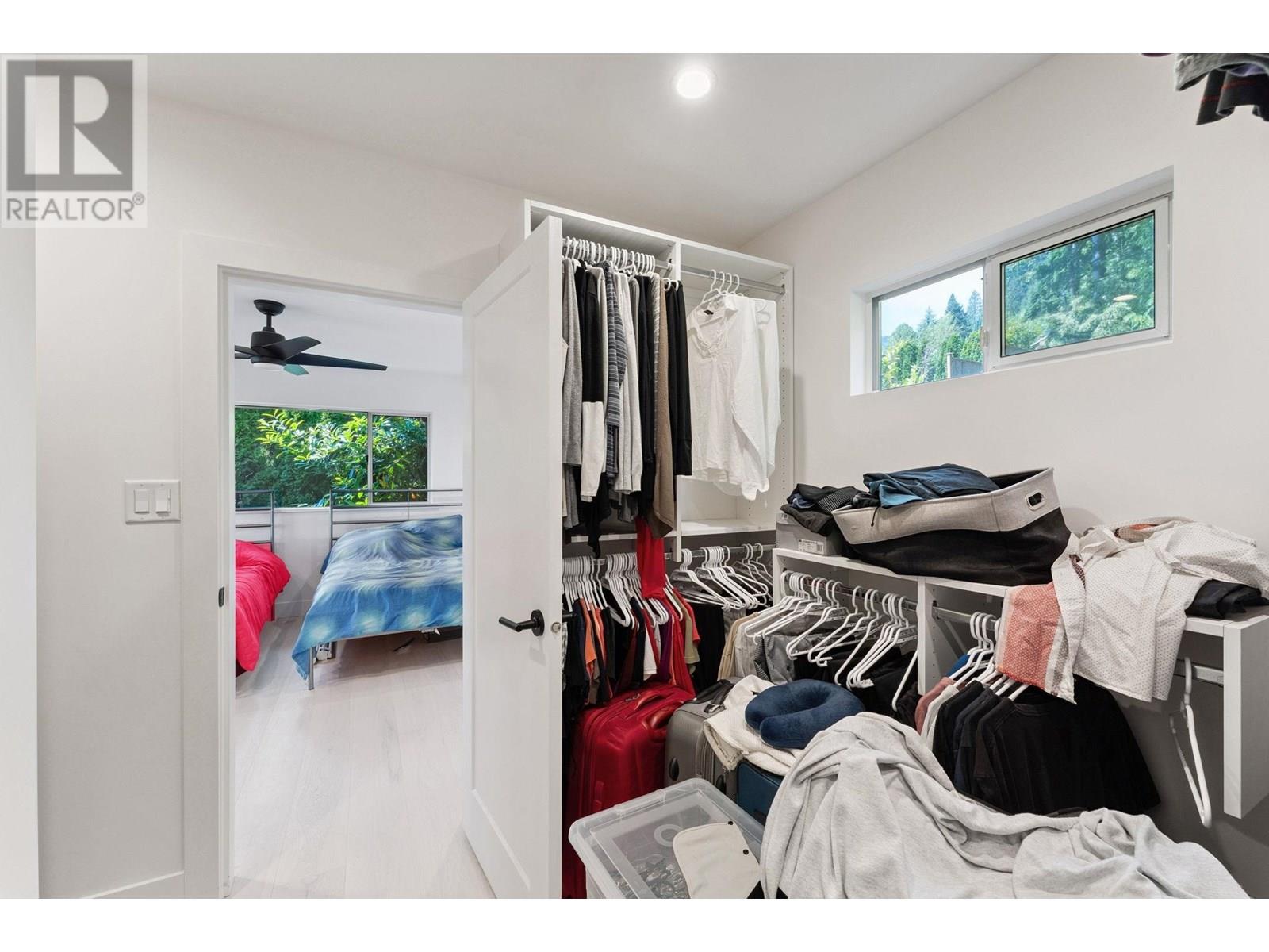 Photo 33 of 1725 Rosebery Avenue, West Vancouver BC