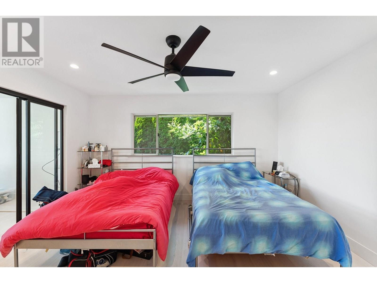 Photo 16 of 1725 Rosebery Avenue, West Vancouver BC
