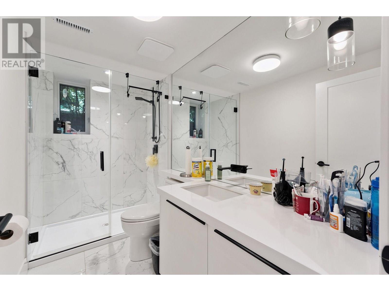 Photo 32 of 1725 Rosebery Avenue, West Vancouver BC
