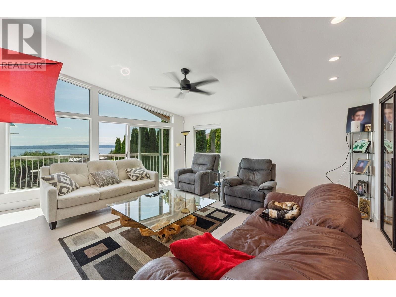 Photo 12 of 1725 Rosebery Avenue, West Vancouver BC