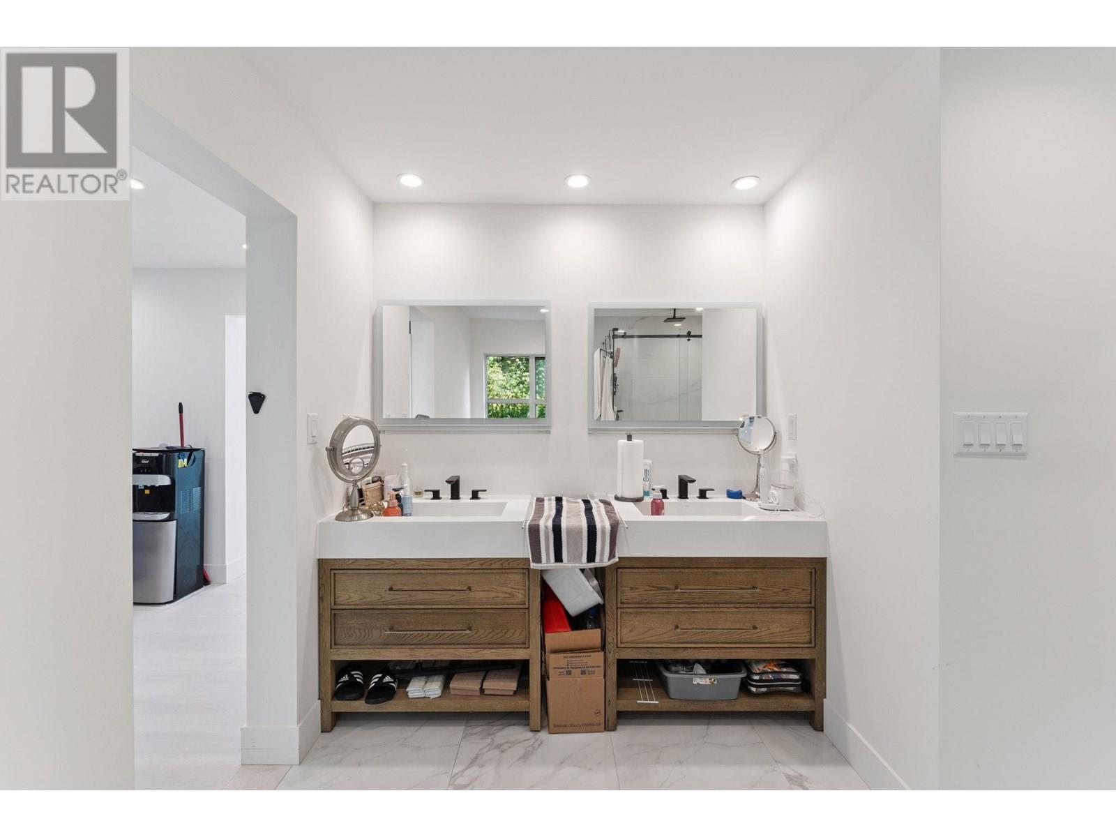 Photo 36 of 1725 Rosebery Avenue, West Vancouver BC