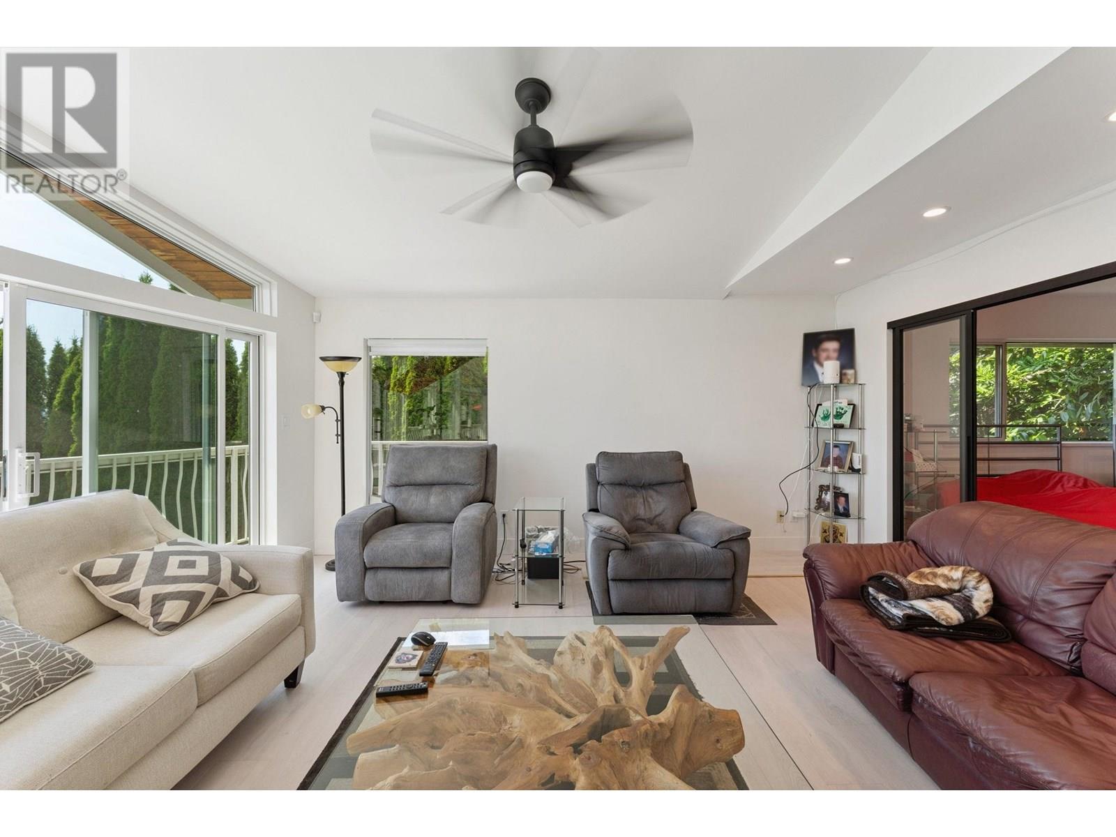 Photo 10 of 1725 Rosebery Avenue, West Vancouver BC