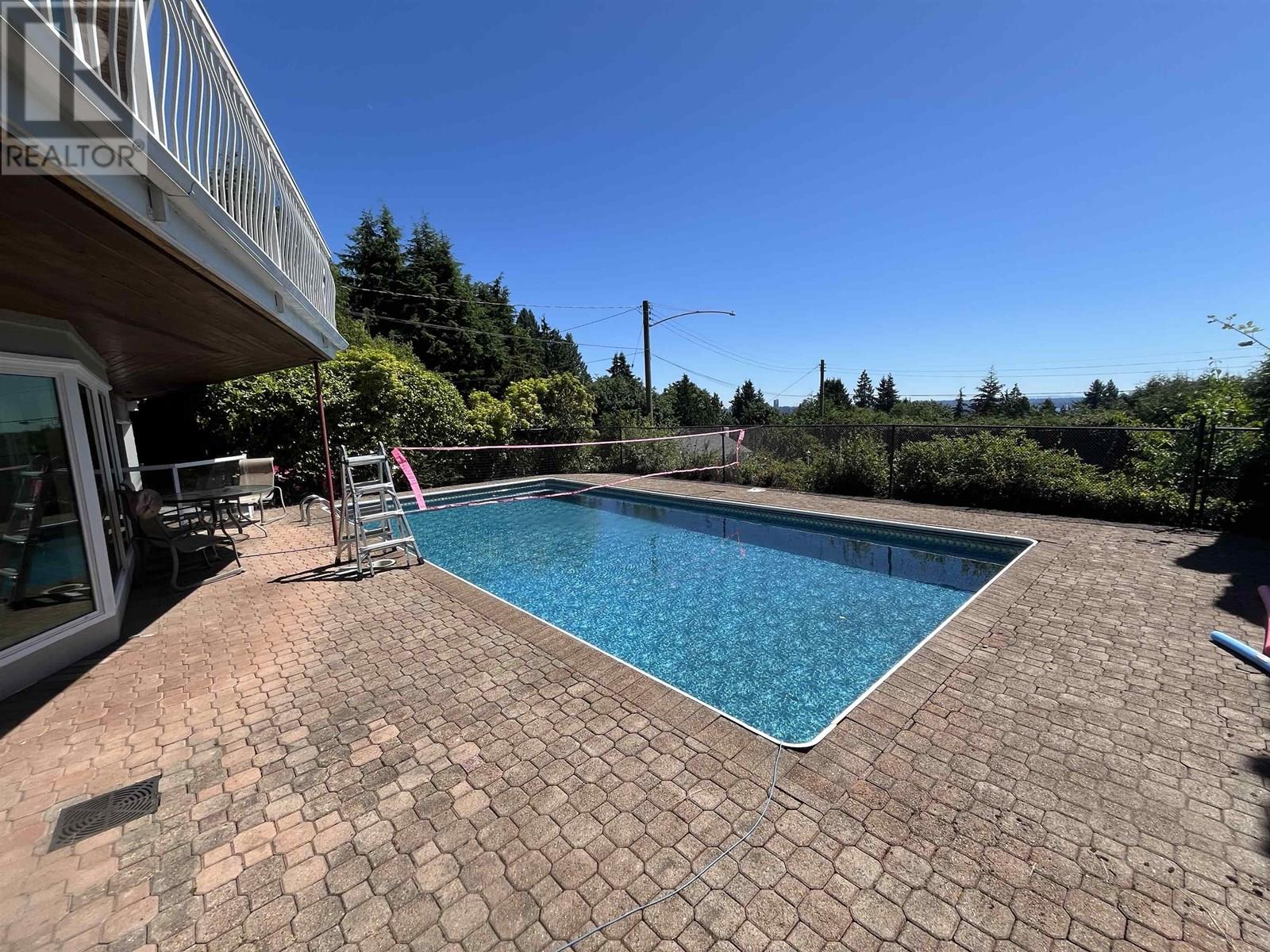 Photo 31 of 1725 Rosebery Avenue, West Vancouver BC