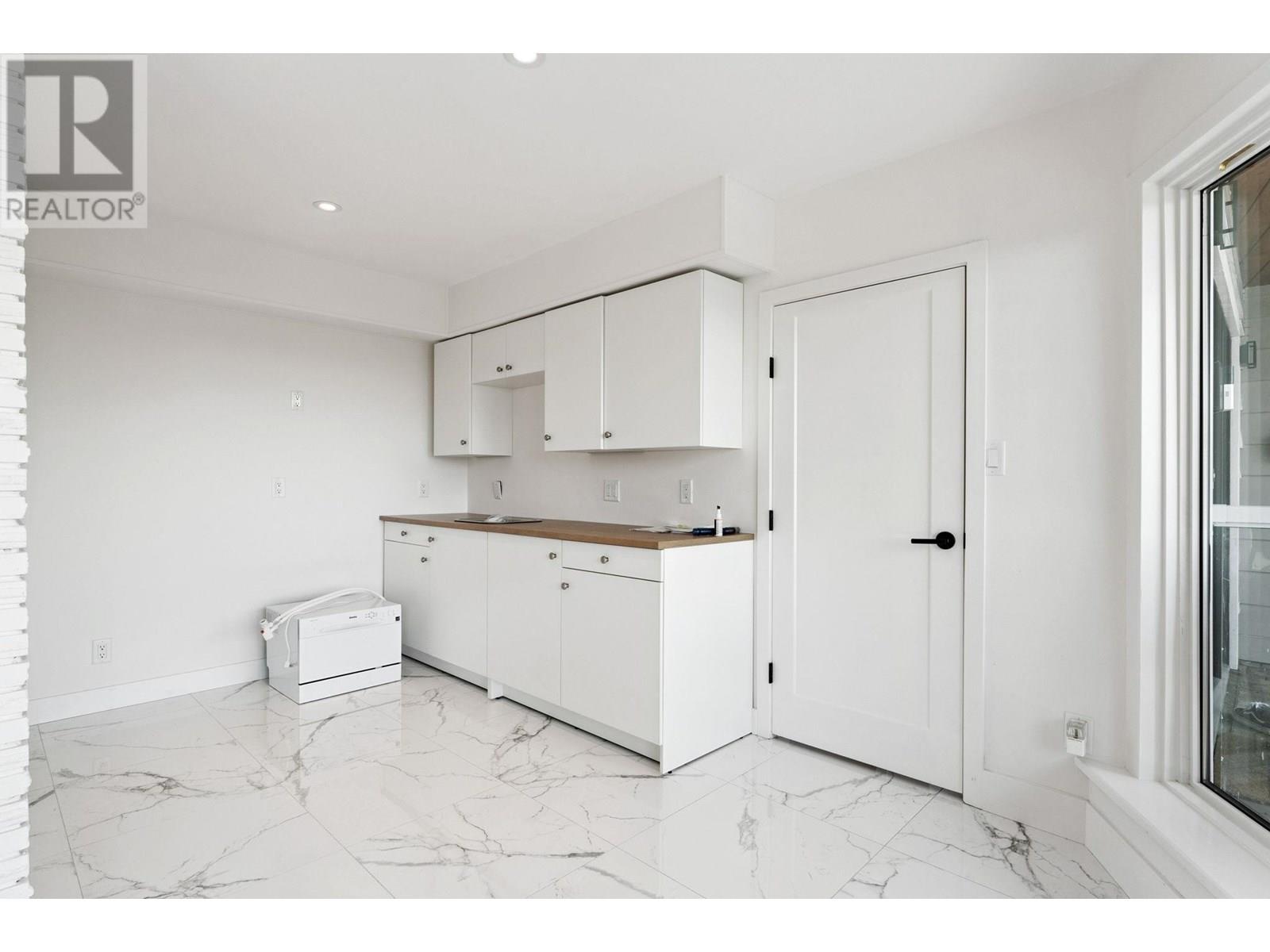 Photo 35 of 1725 Rosebery Avenue, West Vancouver BC