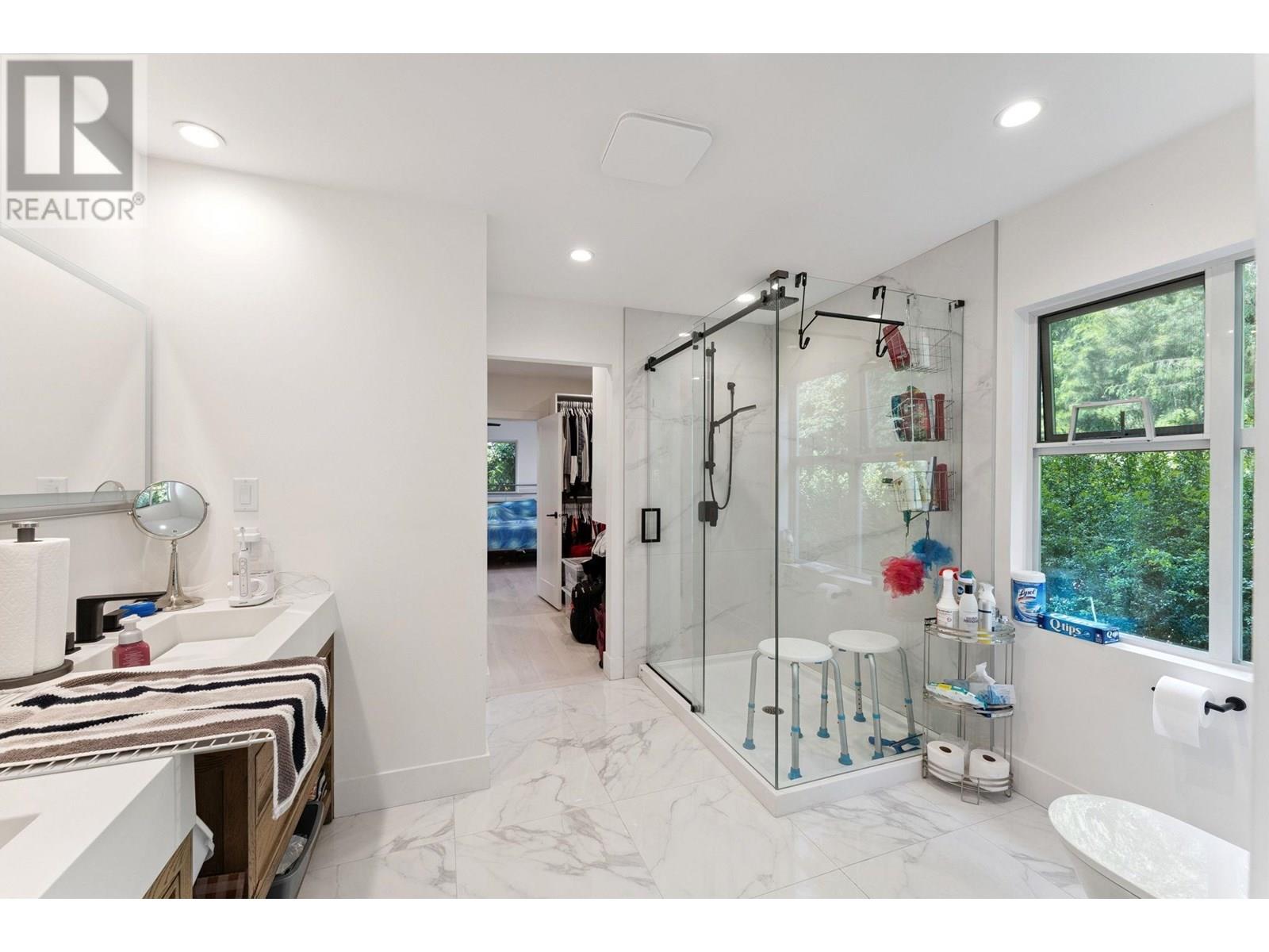 Photo 18 of 1725 Rosebery Avenue, West Vancouver BC