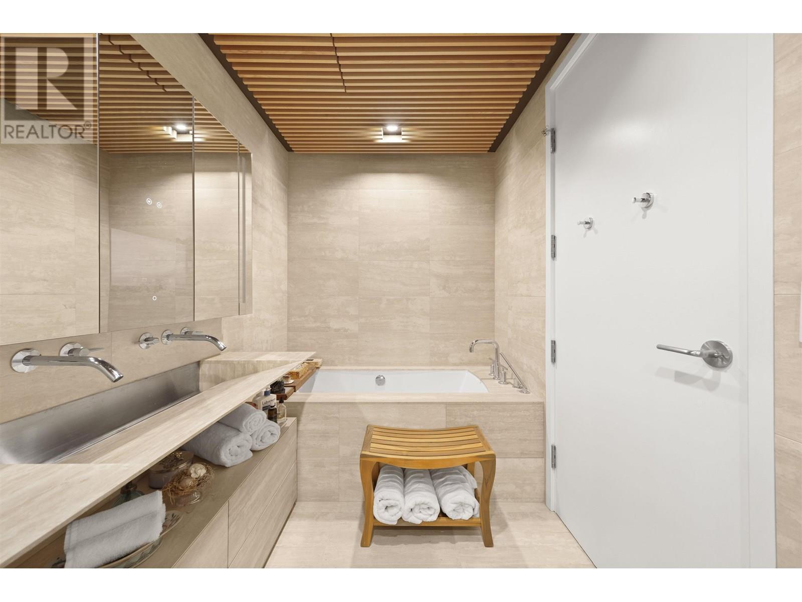 3004 1568 ALBERNI STREET, Vancouver