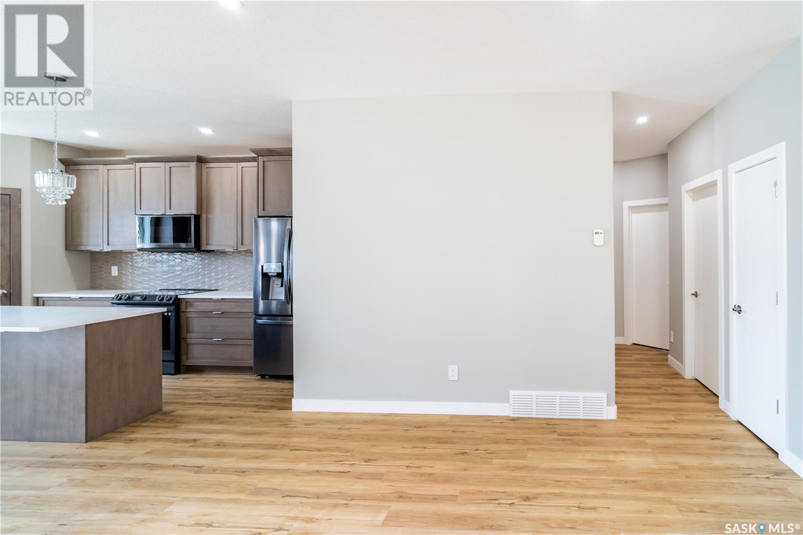 Photo 9 of 4829 E Keller Avenue, Regina SK