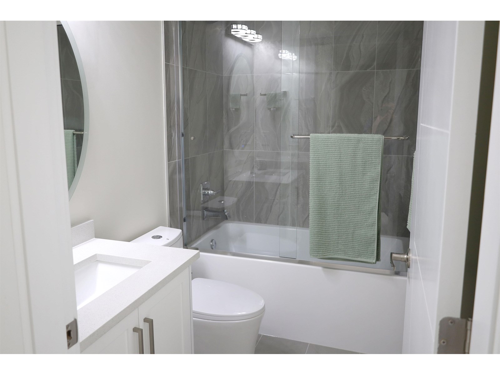 Photo 11 of 15 8181 135 A Avenue, Surrey BC