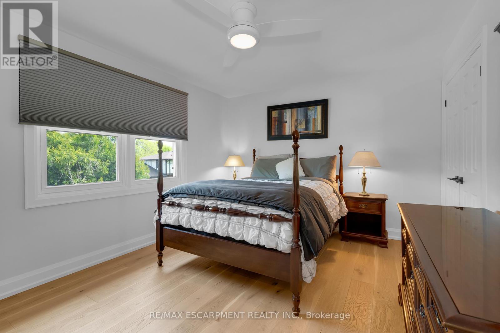 Photo 19 of 83 Dorchester Drive, Grimsby ON