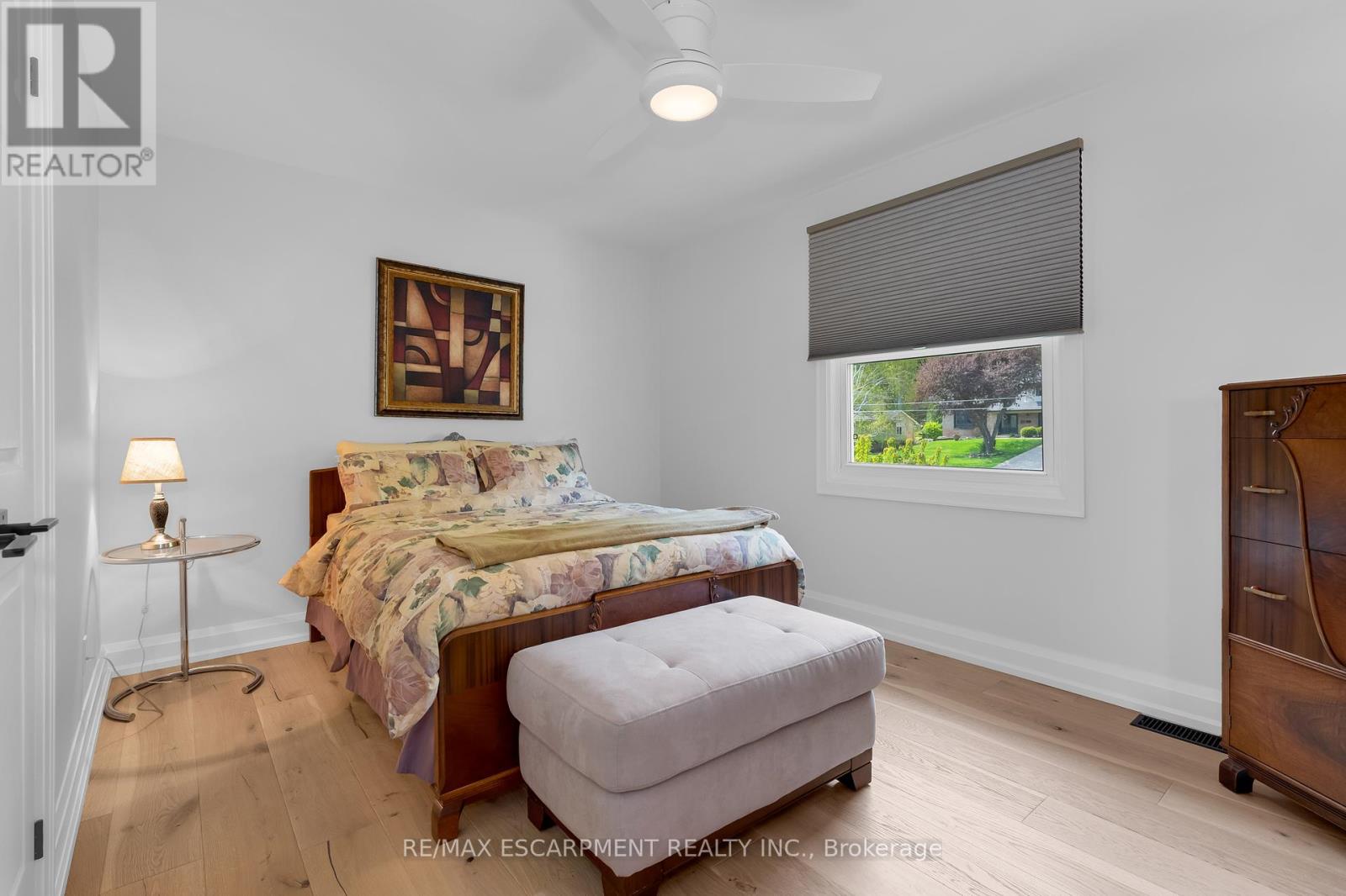 Photo 21 of 83 Dorchester Drive, Grimsby ON