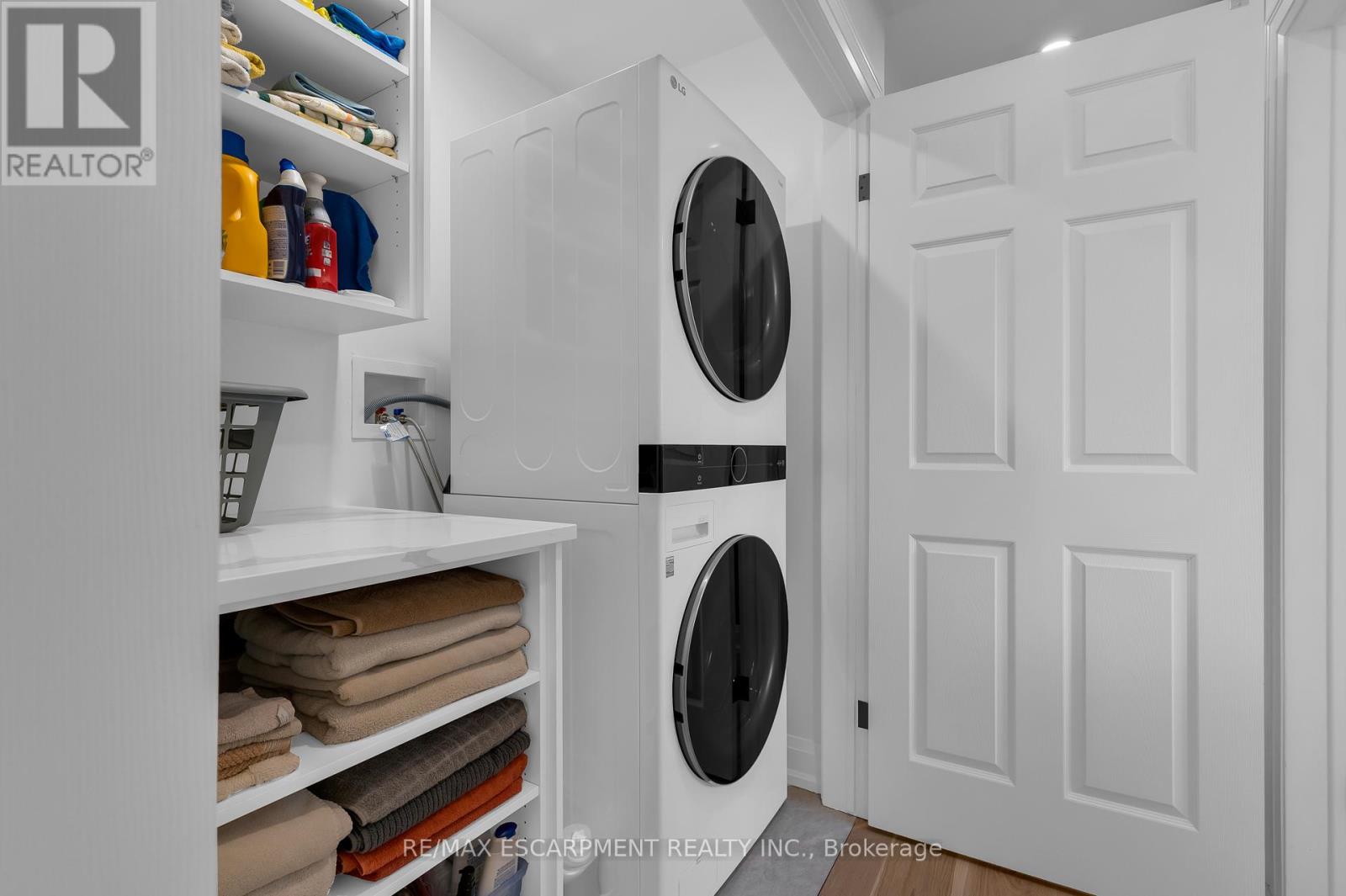 Photo 25 of 83 Dorchester Drive, Grimsby ON
