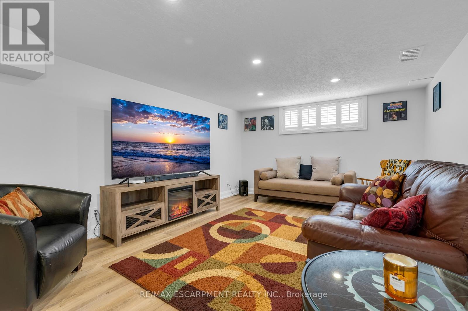 Photo 27 of 83 Dorchester Drive, Grimsby ON