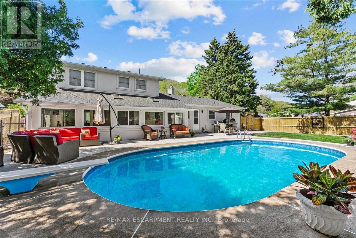Photo 37 of 83 Dorchester Drive, Grimsby ON