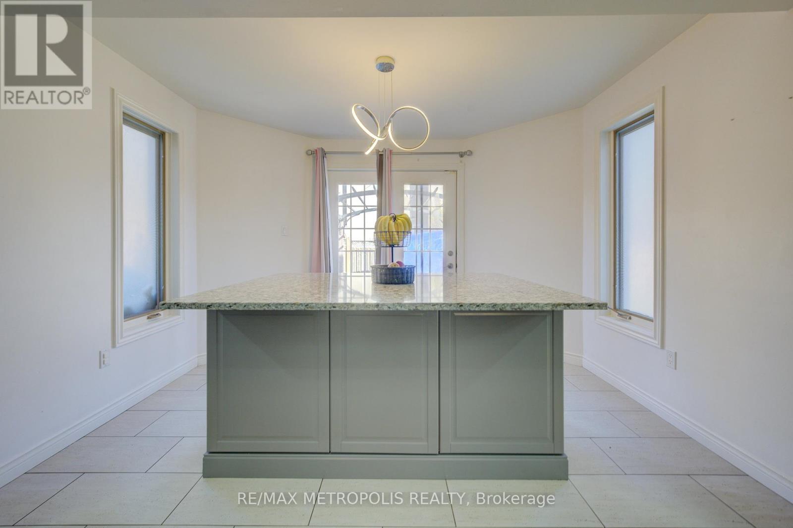 Photo 23 of 145 Cowan Boulevard, Cambridge ON