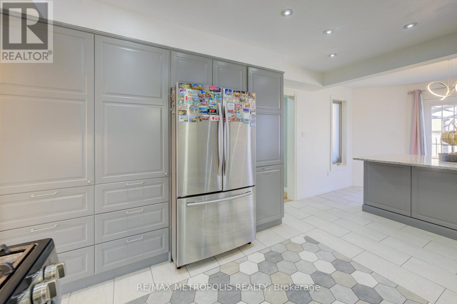 Photo 13 of 145 Cowan Boulevard, Cambridge ON