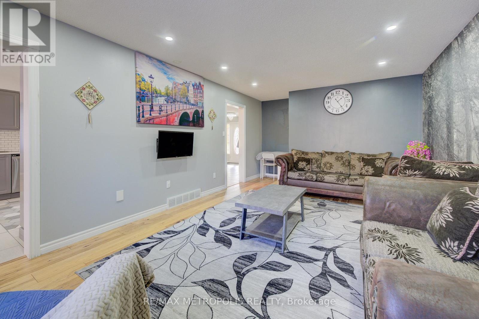 Photo 35 of 145 Cowan Boulevard, Cambridge ON