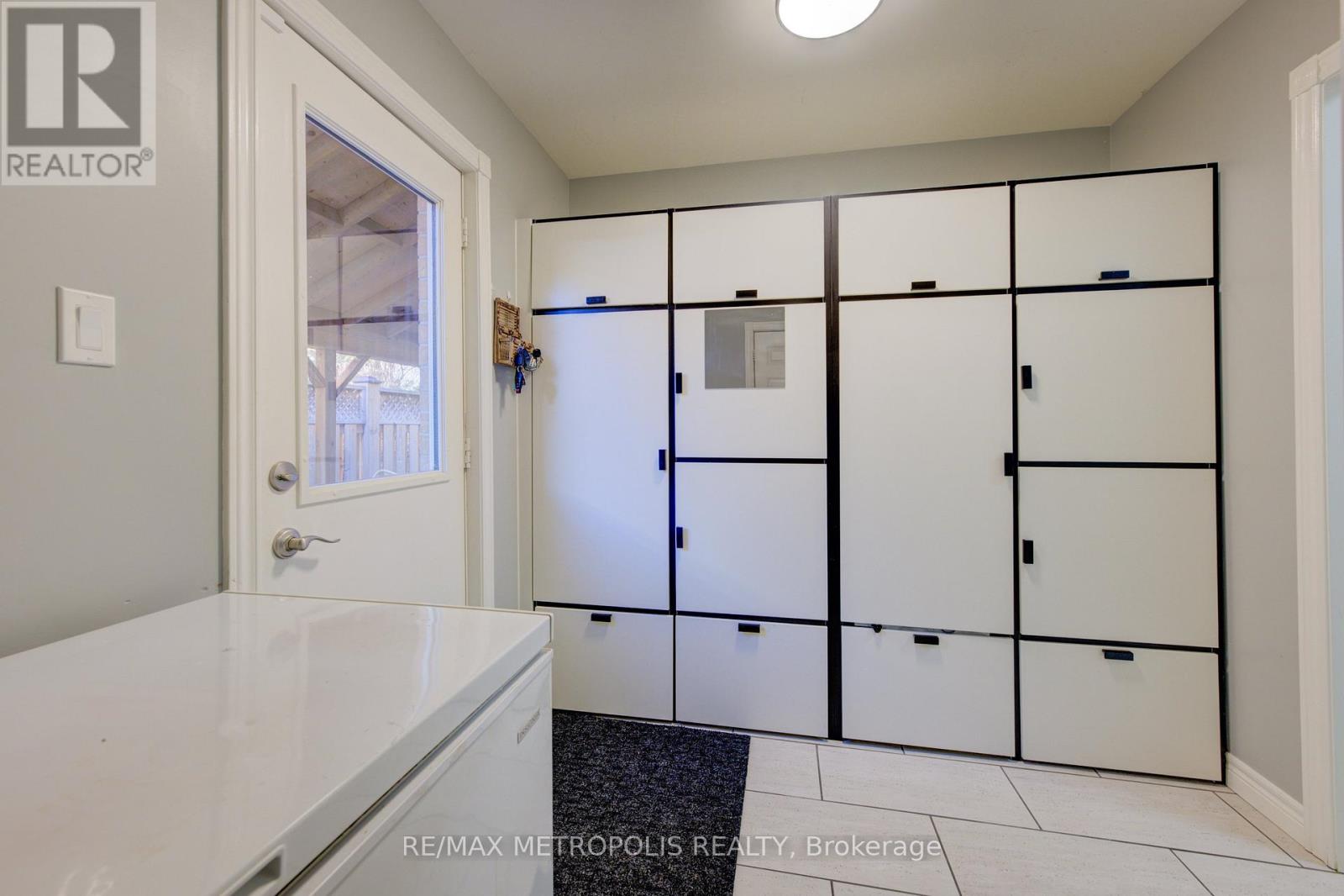 Photo 14 of 145 Cowan Boulevard, Cambridge ON