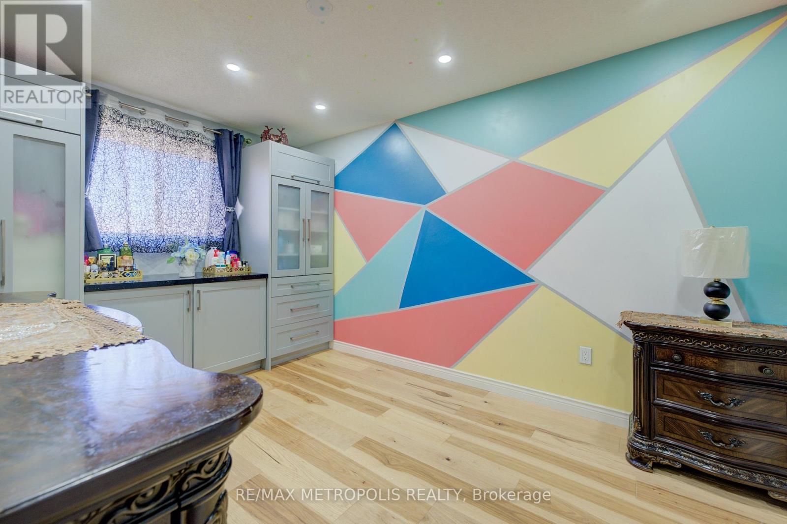 Photo 16 of 145 Cowan Boulevard, Cambridge ON