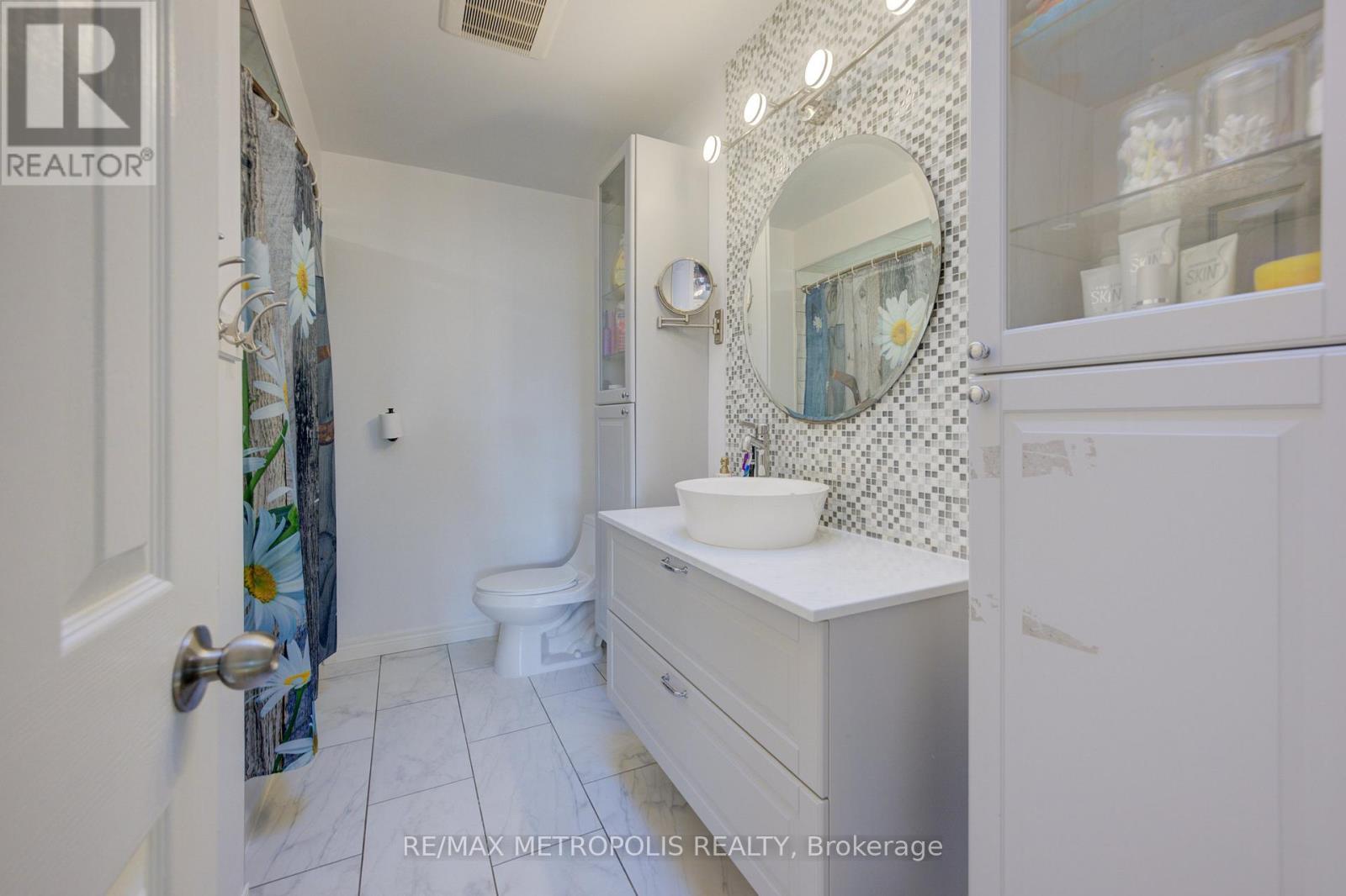 Photo 10 of 145 Cowan Boulevard, Cambridge ON