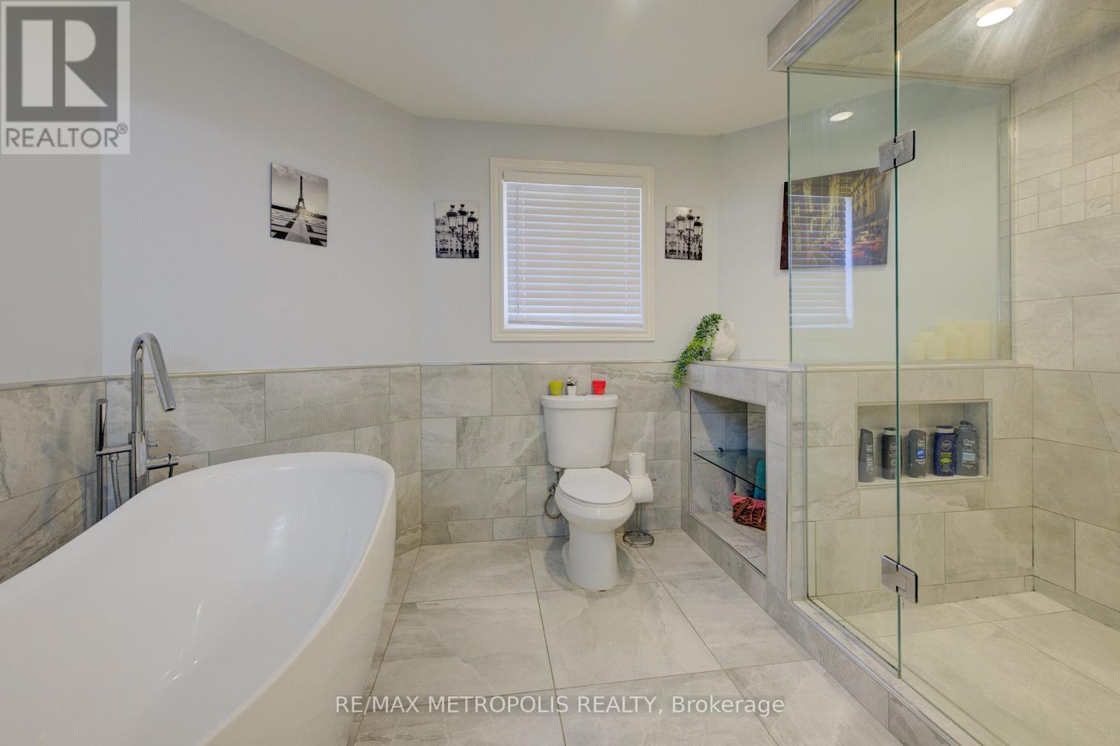 Photo 11 of 145 Cowan Boulevard, Cambridge ON