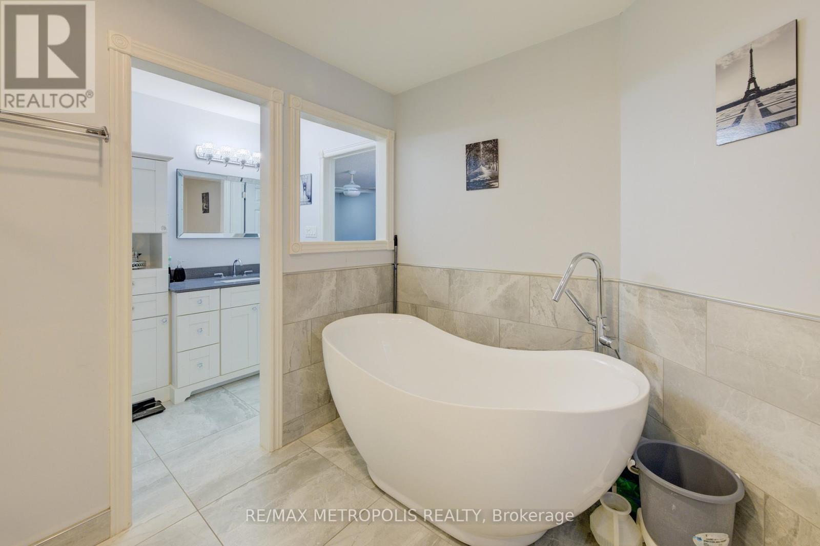 Photo 21 of 145 Cowan Boulevard, Cambridge ON