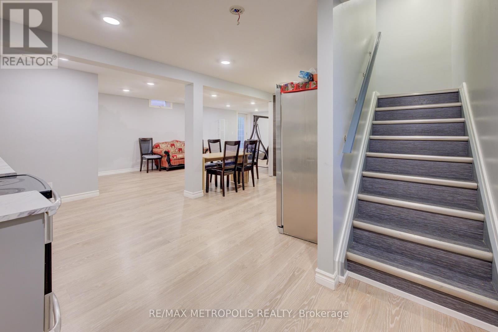 Photo 2 of 145 Cowan Boulevard, Cambridge ON