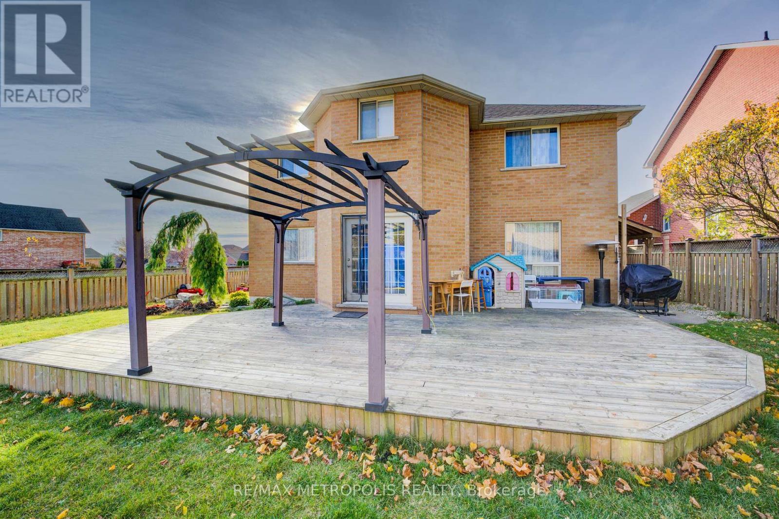 Photo 9 of 145 Cowan Boulevard, Cambridge ON