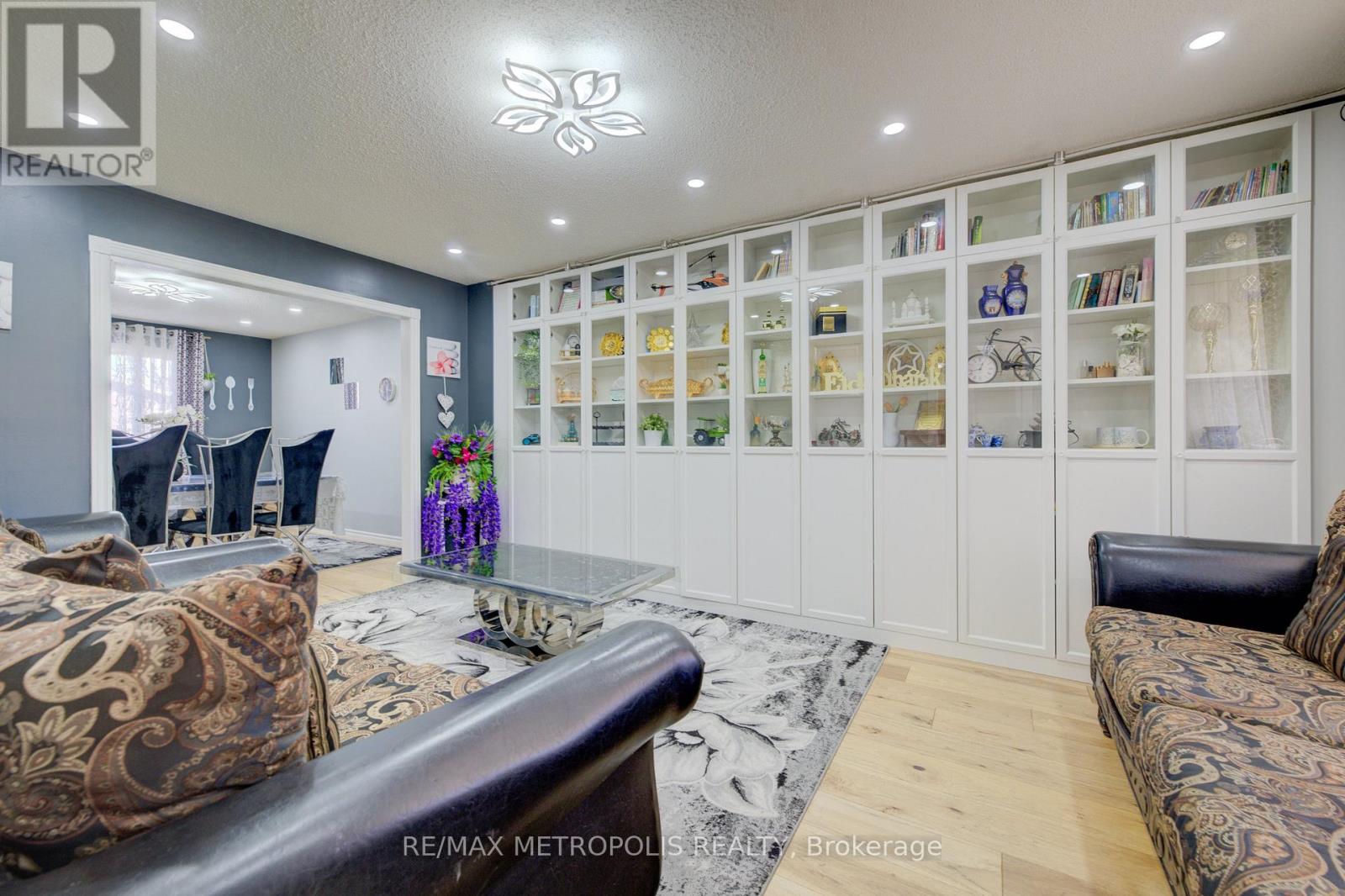 Photo 5 of 145 Cowan Boulevard, Cambridge ON
