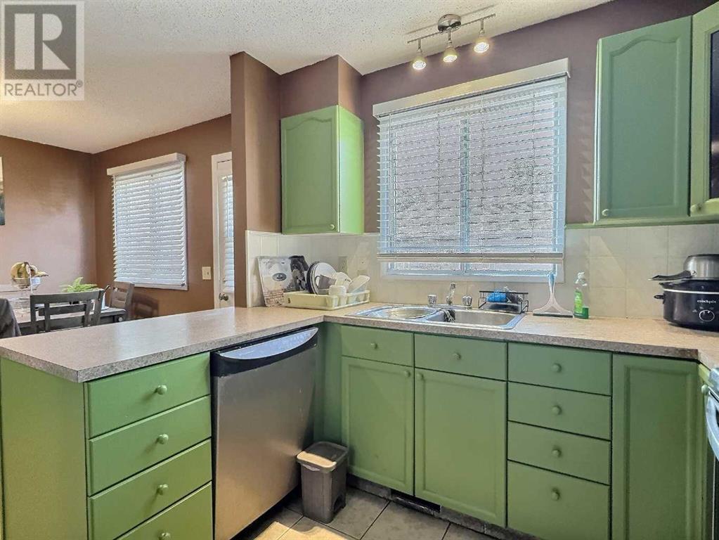 Single Family House for Sale in  Templehill Road NE Temple Calgary 