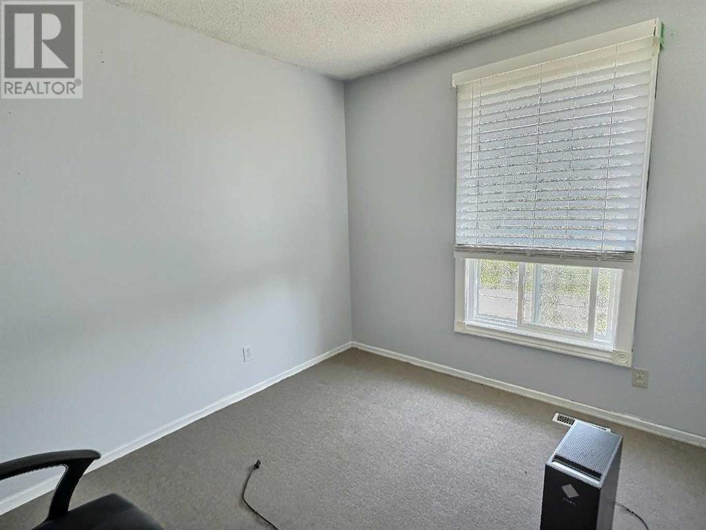 Single Family House for Sale in  Templehill Road NE Temple Calgary 