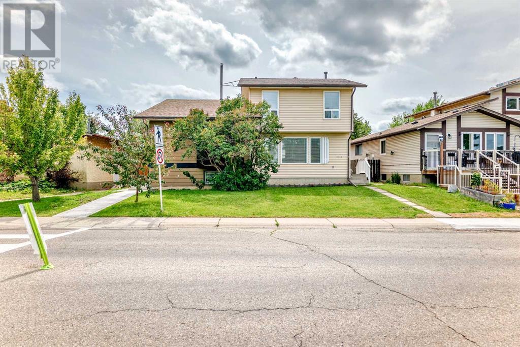 Single Family House for Sale in  Templehill Road NE Temple Calgary 