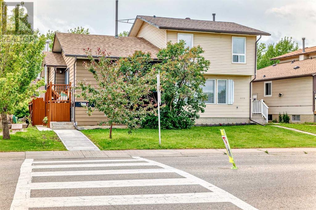 Single Family House for Sale in  Templehill Road NE Temple Calgary 