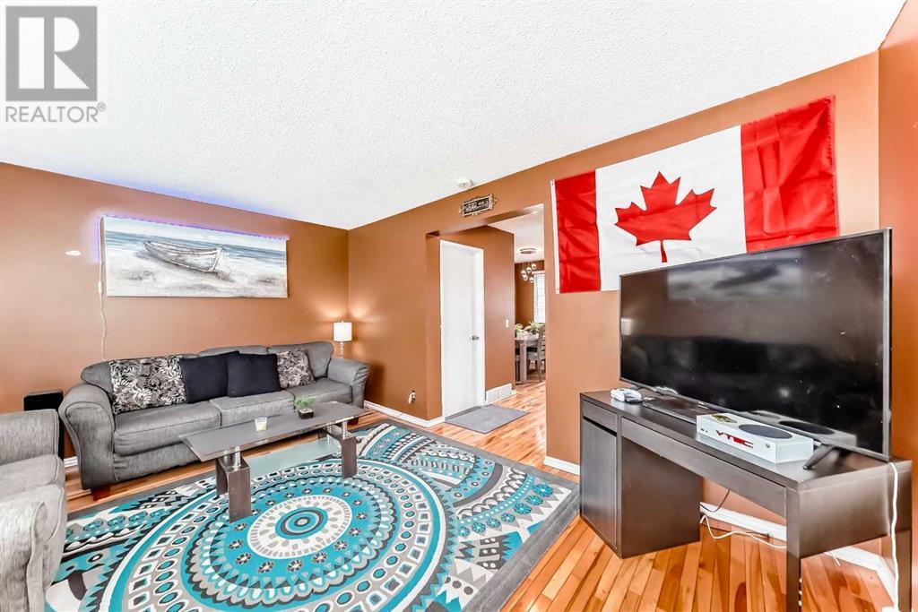 Single Family House for Sale in  Templehill Road NE Temple Calgary 
