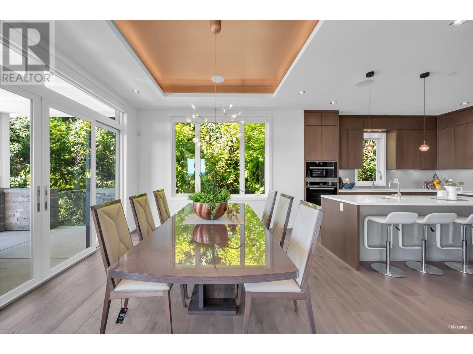 2101 UNION COURT, West Vancouver