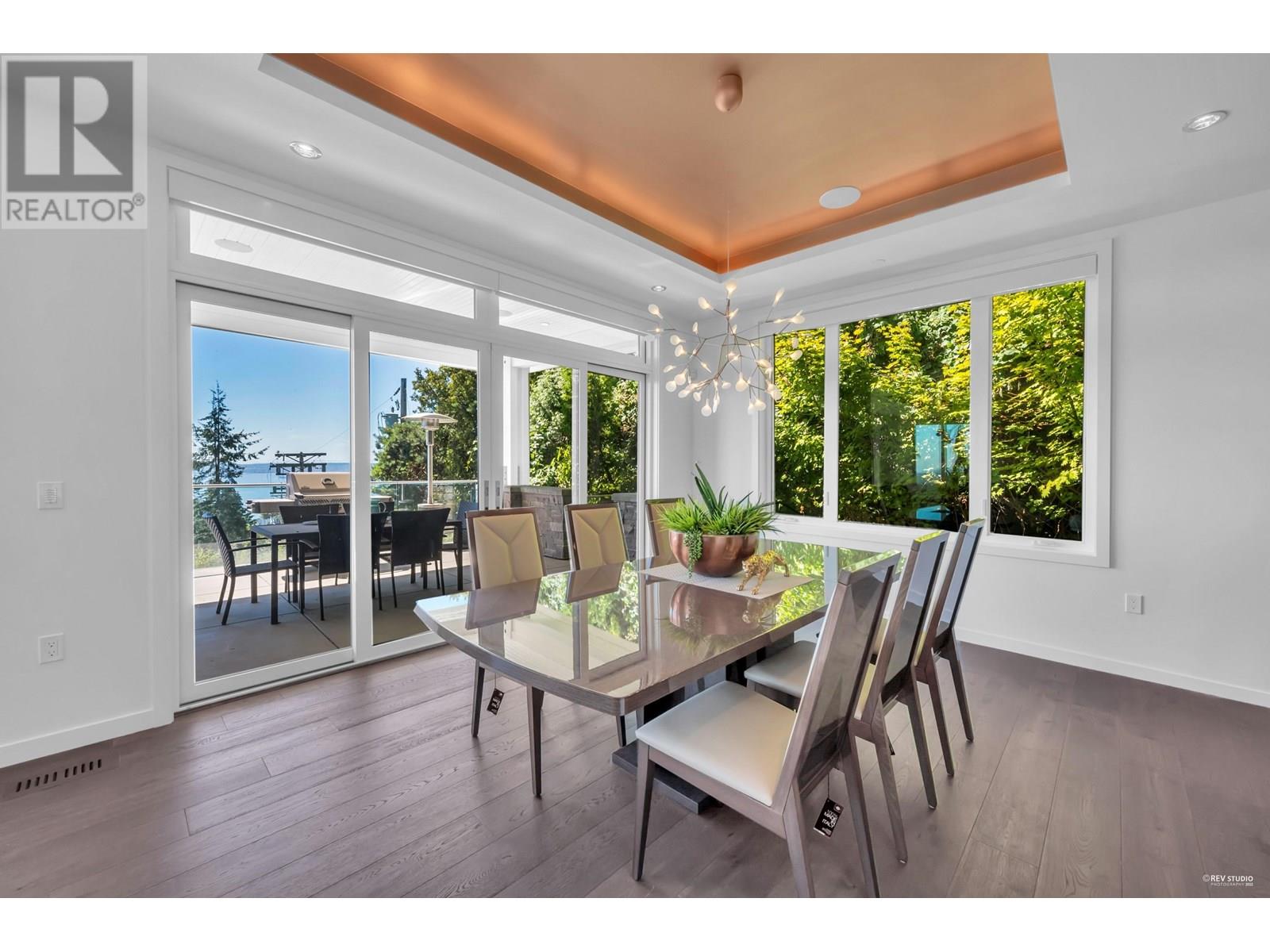 2101 UNION COURT, West Vancouver