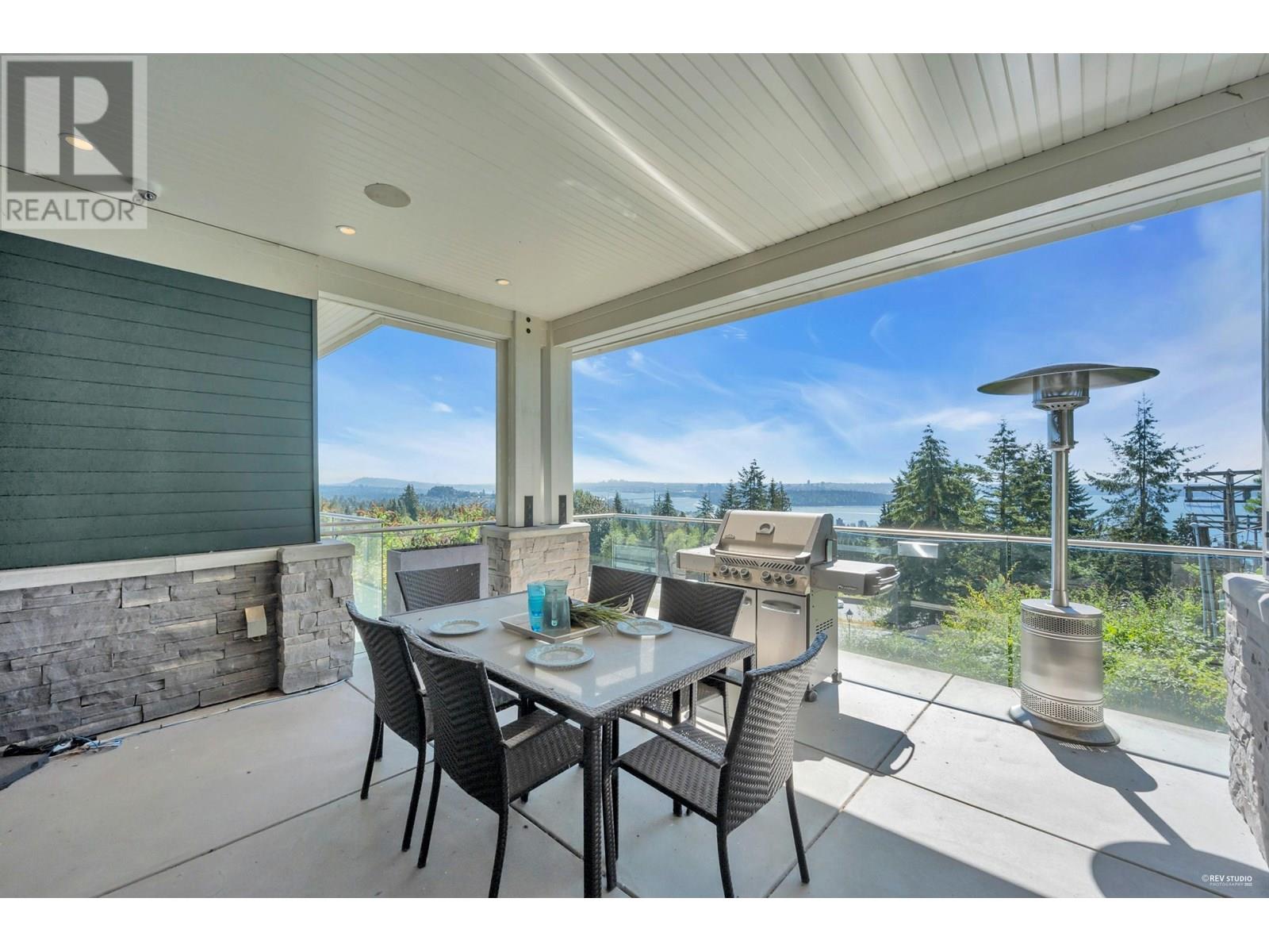 2101 UNION COURT, West Vancouver