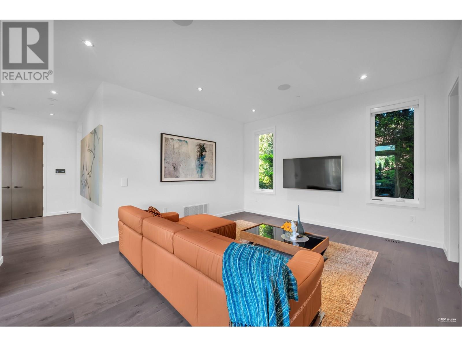 2101 UNION COURT, West Vancouver