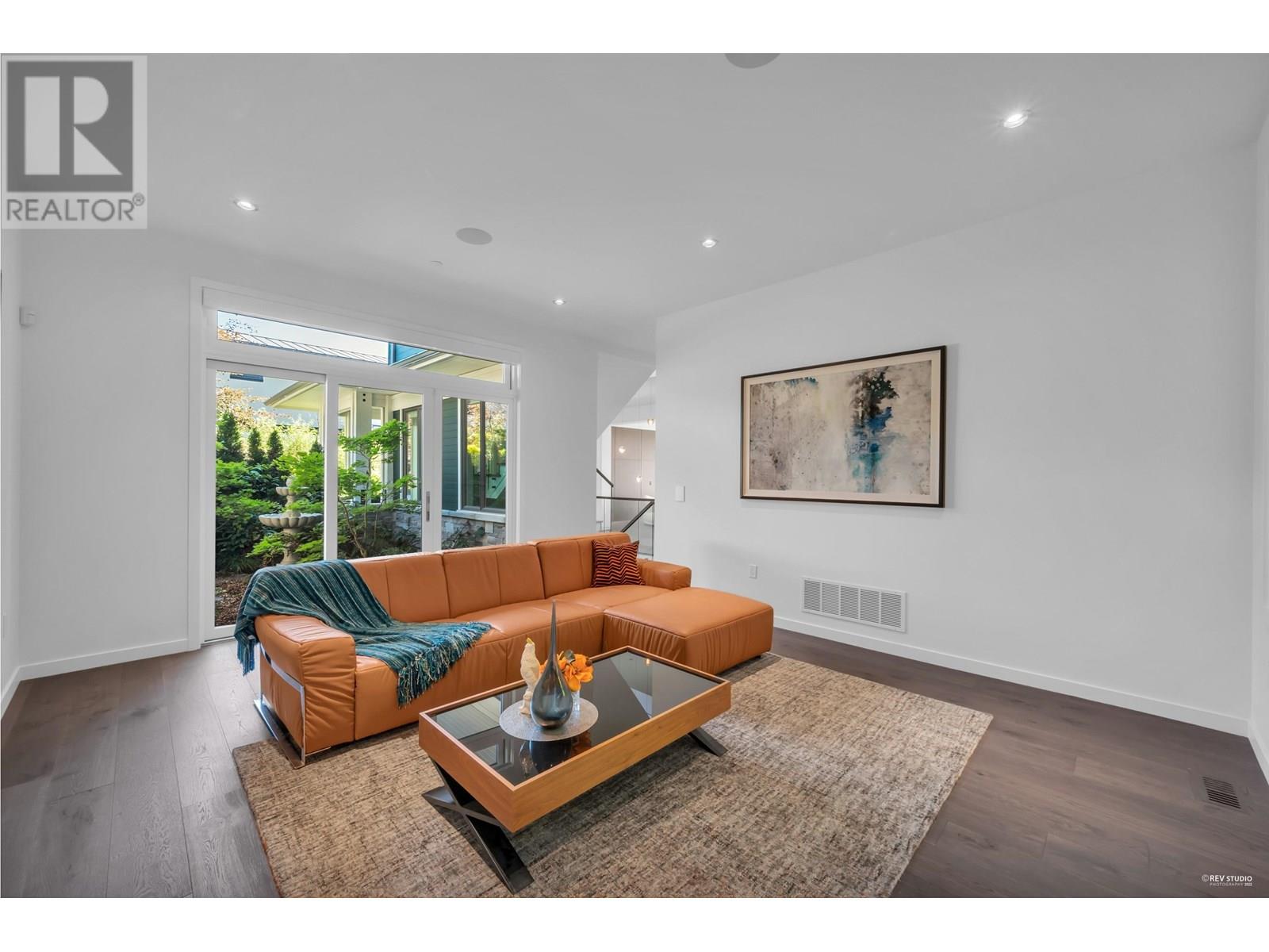 2101 UNION COURT, West Vancouver