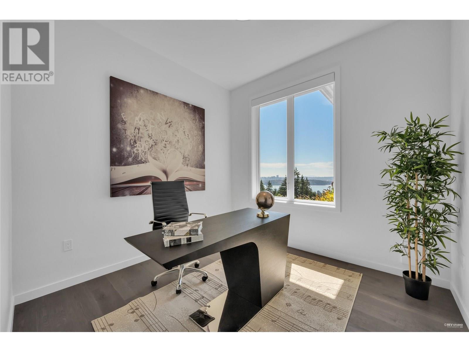 2101 UNION COURT, West Vancouver