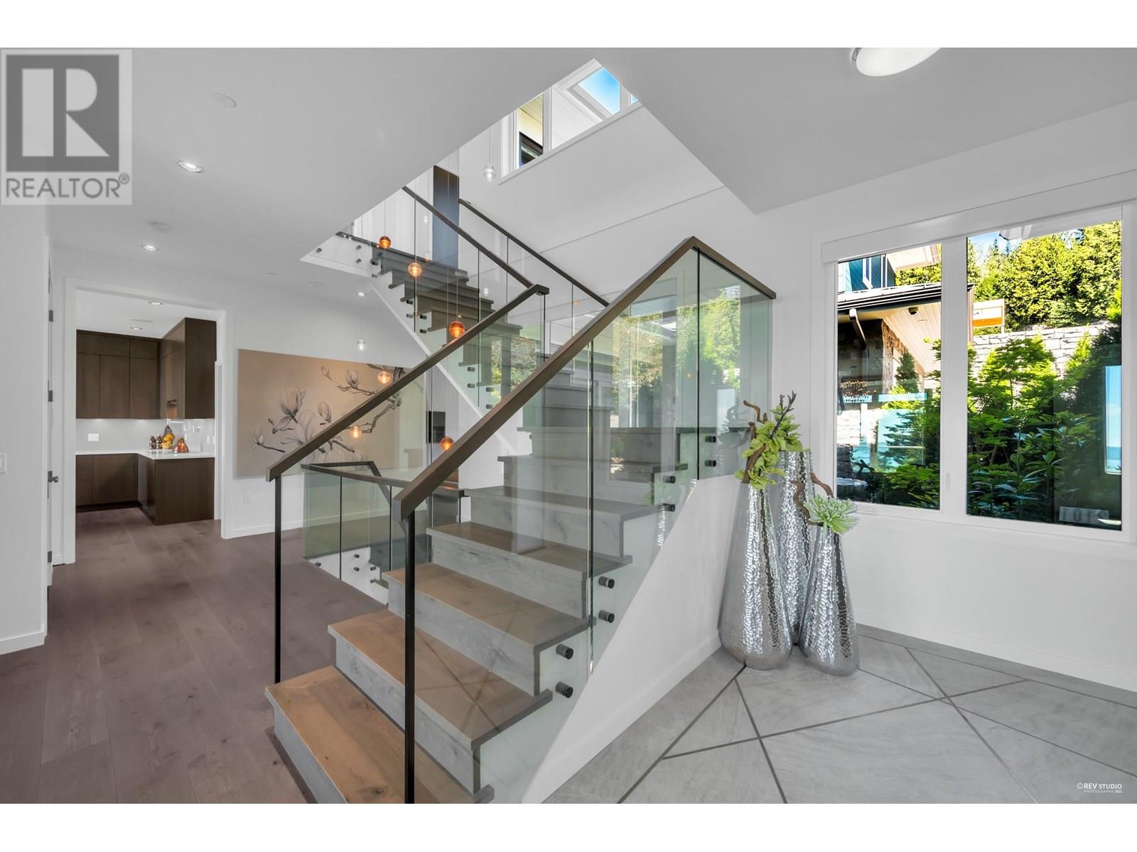 2101 UNION COURT, West Vancouver