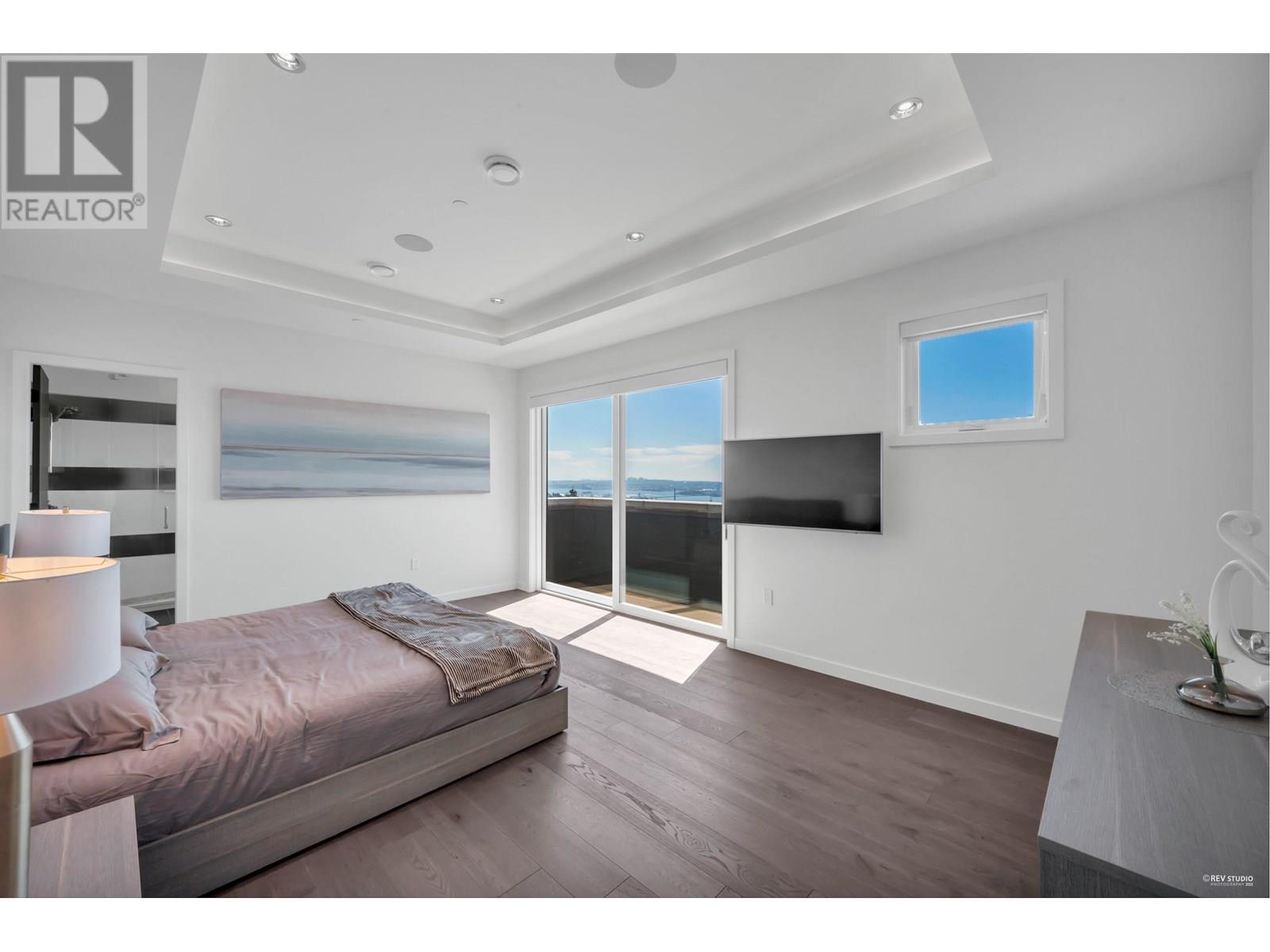 2101 UNION COURT, West Vancouver