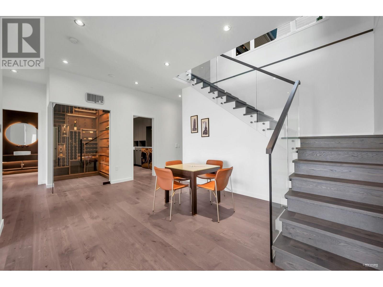 2101 UNION COURT, West Vancouver