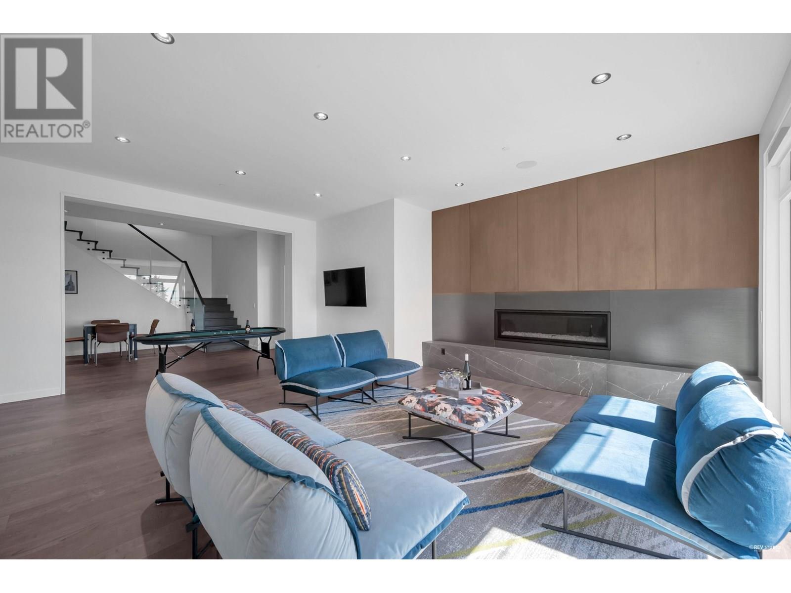 2101 UNION COURT, West Vancouver