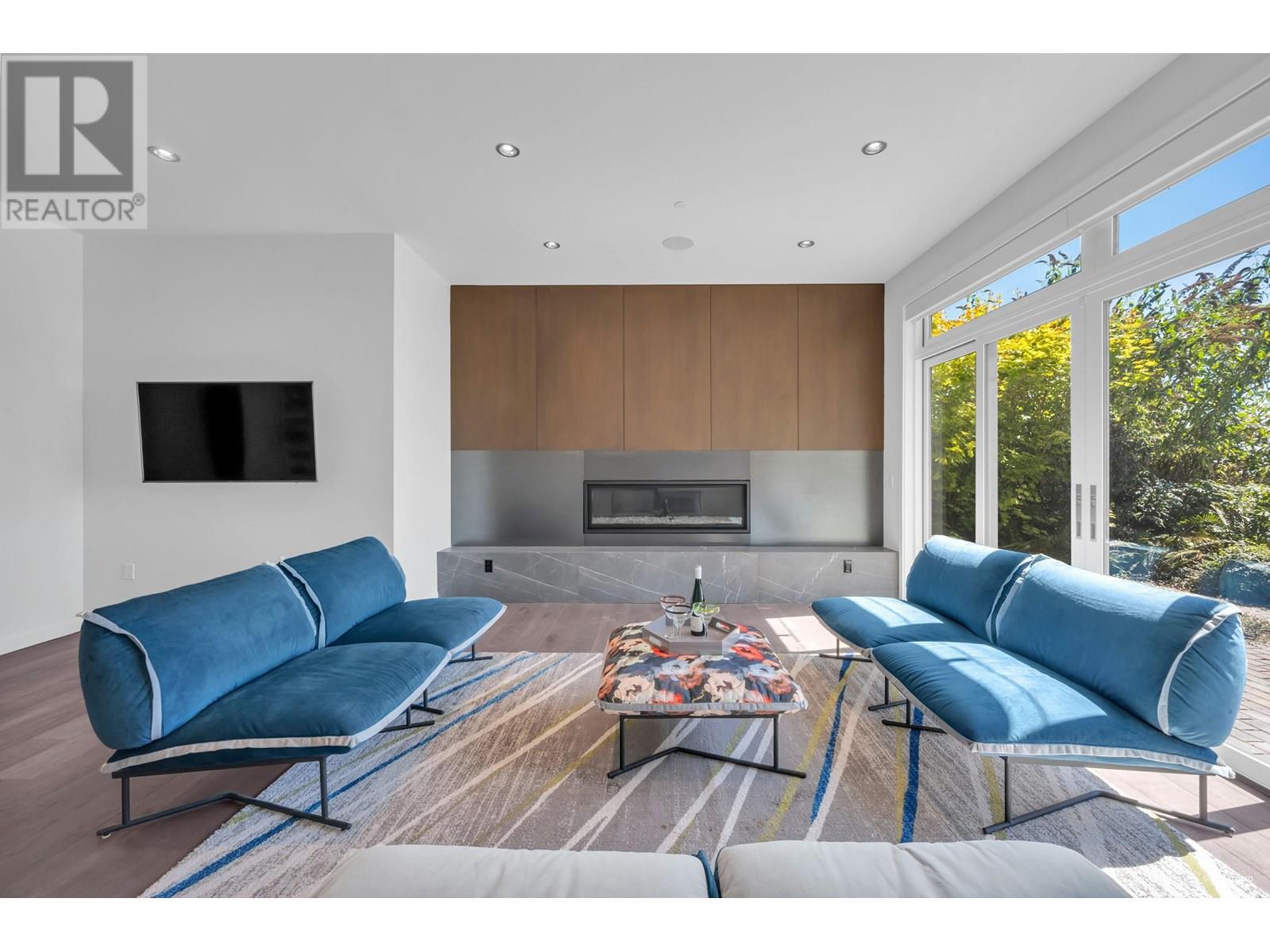 2101 UNION COURT, West Vancouver