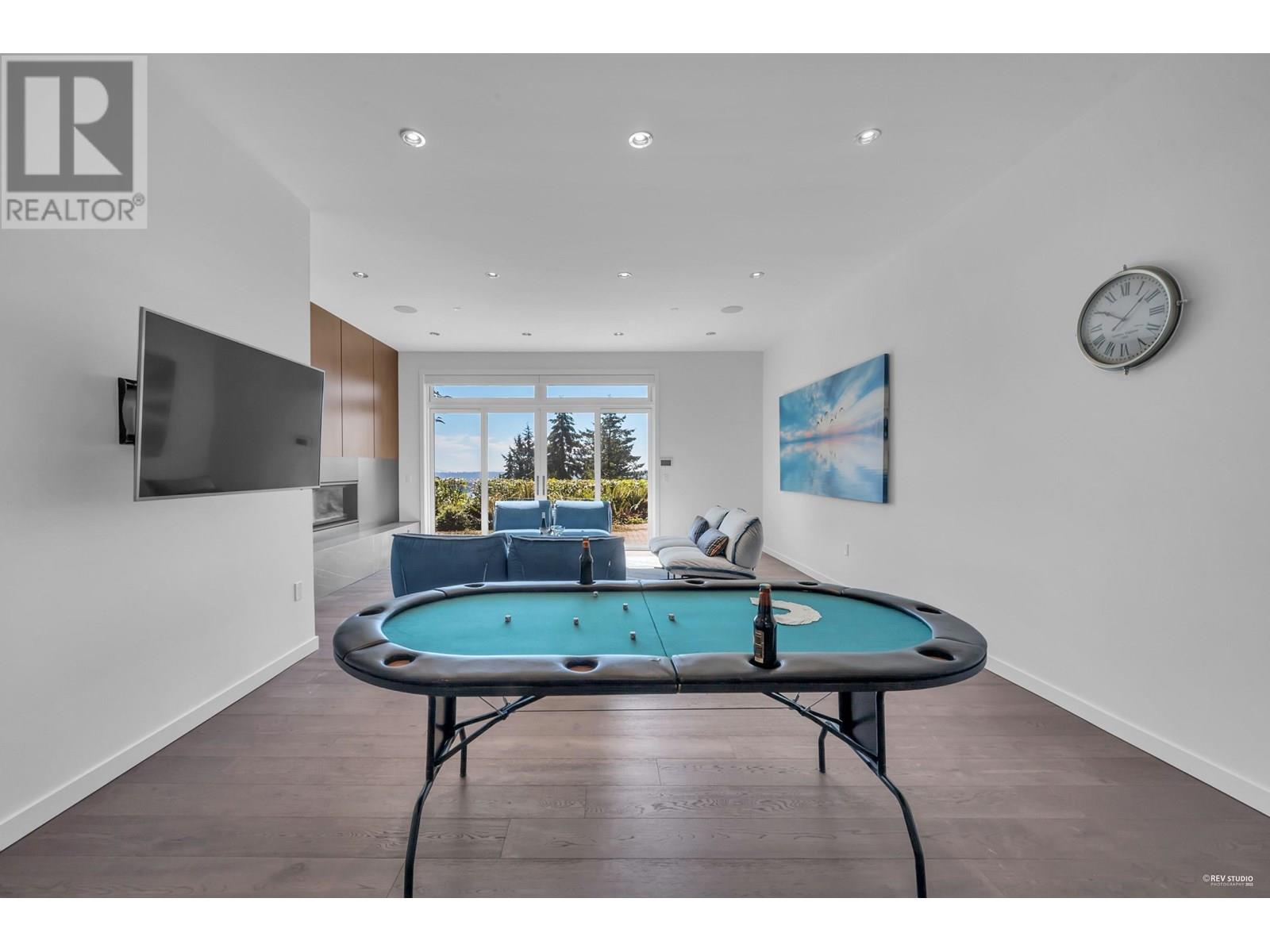 2101 UNION COURT, West Vancouver