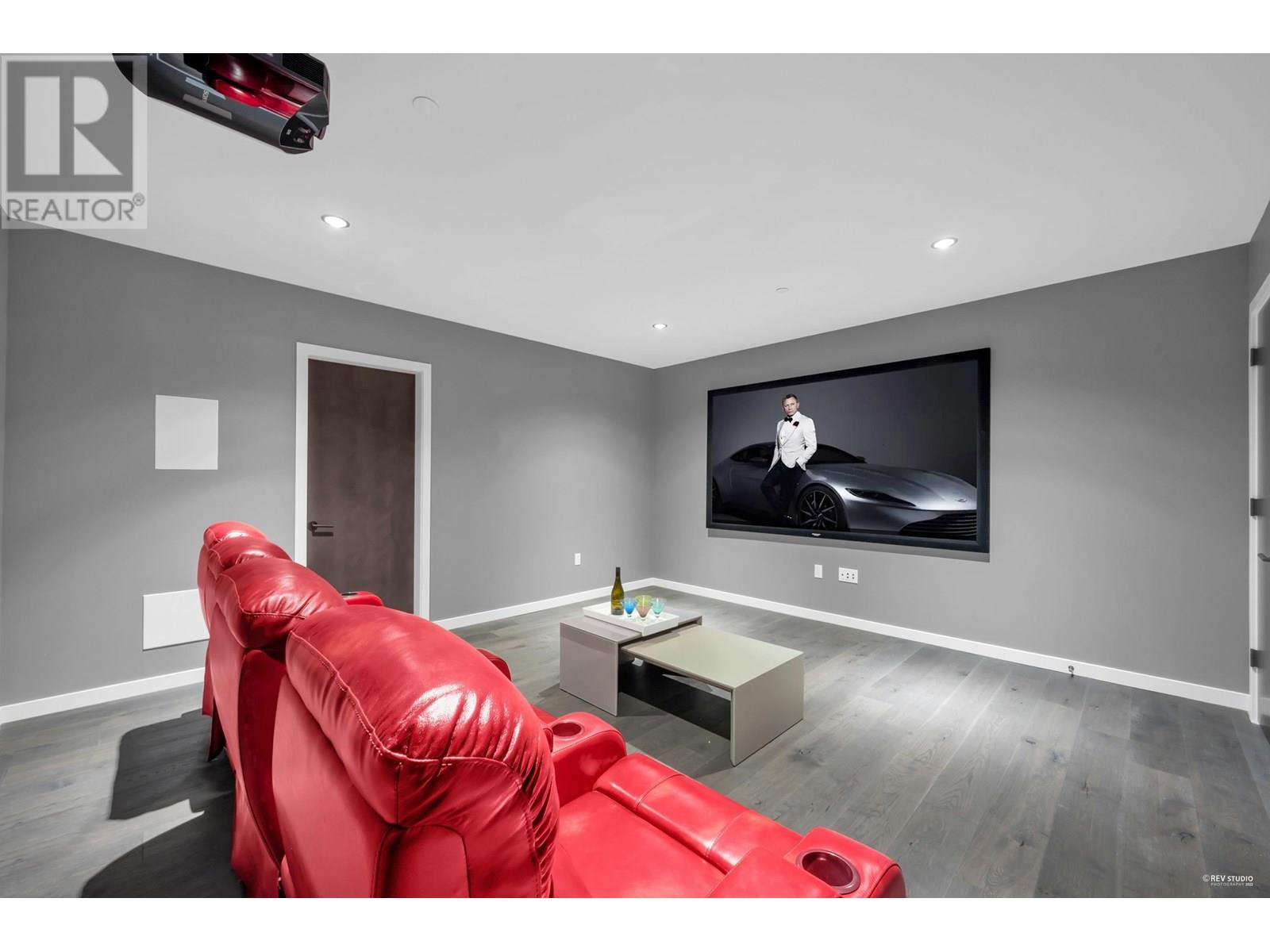 2101 UNION COURT, West Vancouver