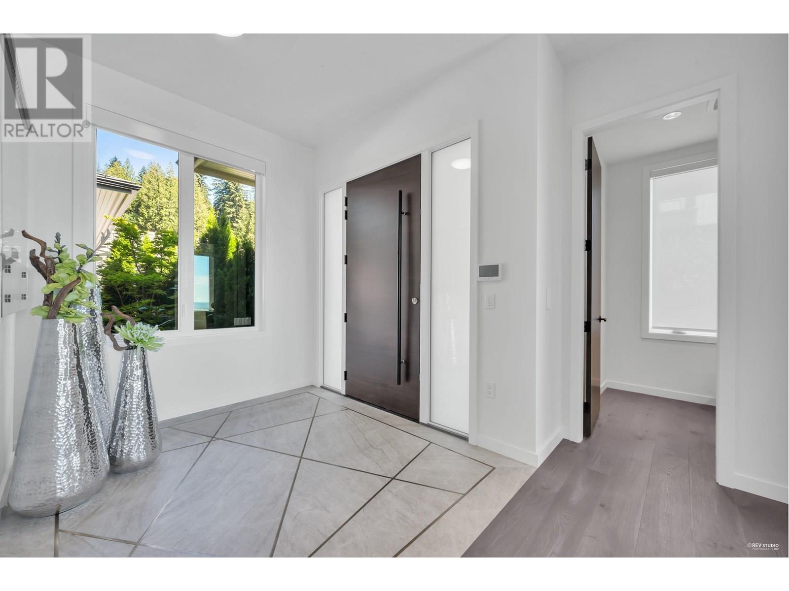 2101 UNION COURT, West Vancouver