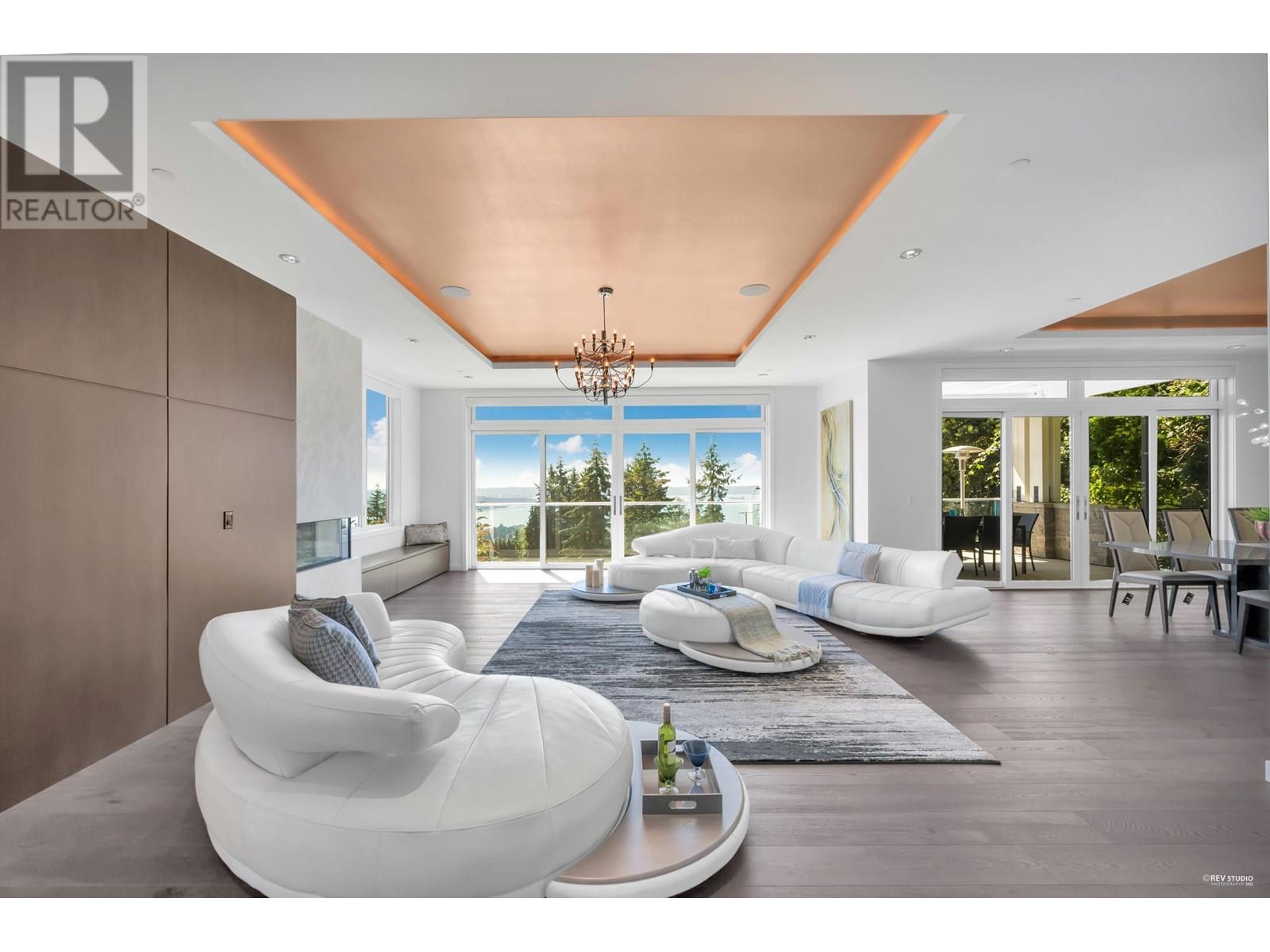 2101 UNION COURT, West Vancouver